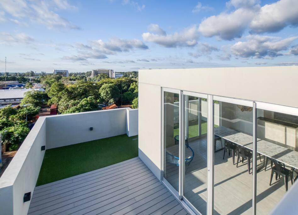 A estrenar! Apartamento con pileta zona aeropuerto WIFI 200MG Asunción Exterior foto